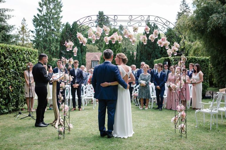 La Catrache: un mariage intime simple et raffiné