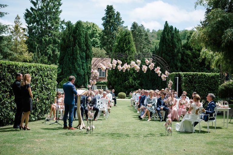 La Catrache: un mariage intime simple et raffiné