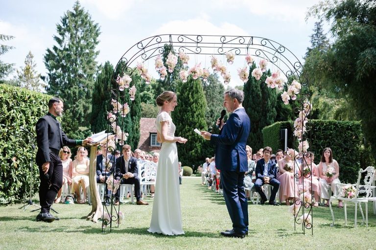 La Catrache: un mariage intime simple et raffiné