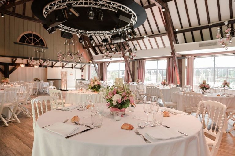 La Catrache: un mariage intime simple et raffiné