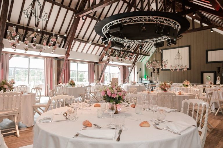 La Catrache: un mariage intime simple et raffiné