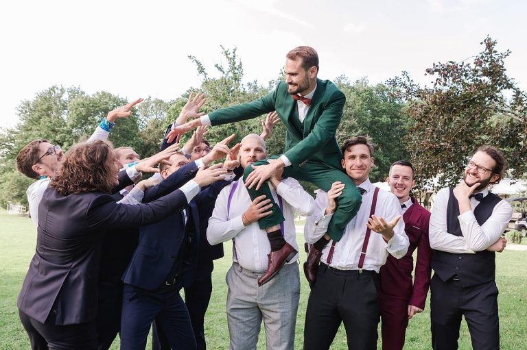 Les photos de groupe sont un incontournable du mariage